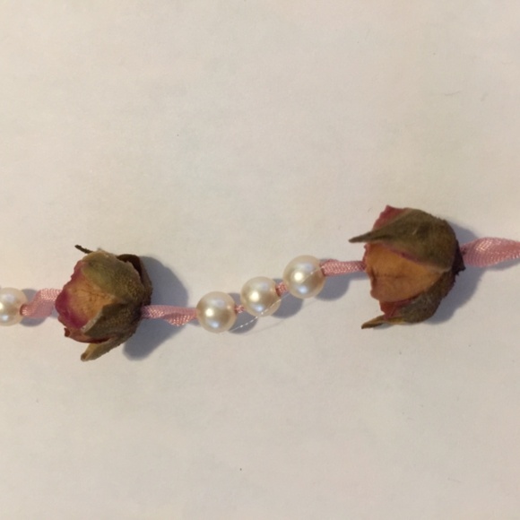 Real dried rosebud and ribbon necklace - Picture 2 of 6